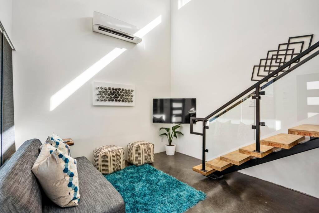Quantum Tiny Loft At East End Revitalized Houston Eksteriør bilde