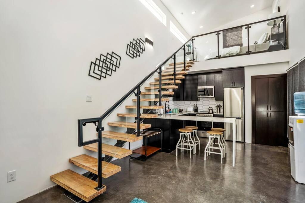 Quantum Tiny Loft At East End Revitalized Houston Eksteriør bilde