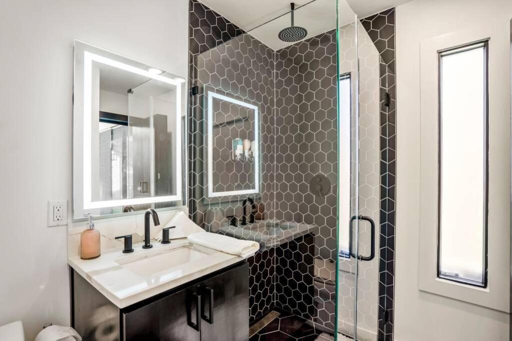 Quantum Tiny Loft At East End Revitalized Houston Eksteriør bilde