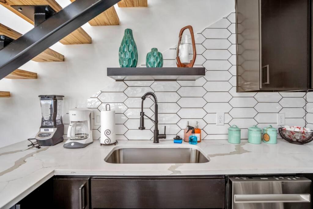 Quantum Tiny Loft At East End Revitalized Houston Eksteriør bilde